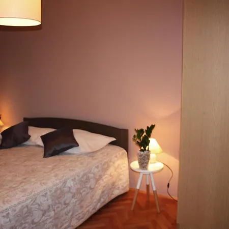 Grosse In Mit Eigenem Balkon Pješčana Uvala