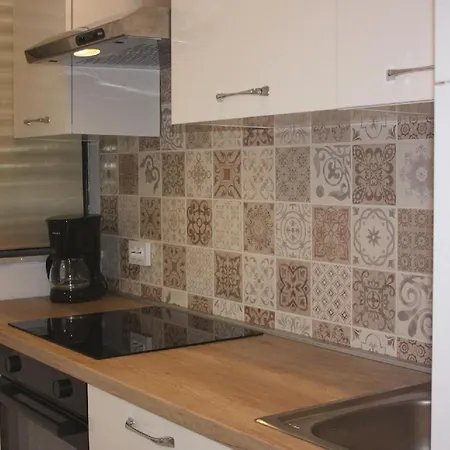 Grosse In Mit Eigenem Balkon Apartman