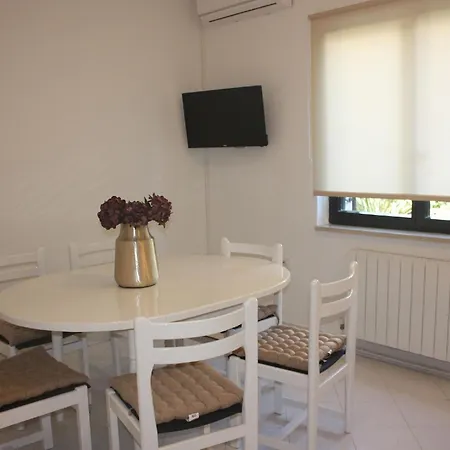 Grosse In Mit Eigenem Balkon Apartment *
